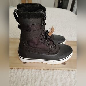 Quiksilver Sub Zero Hi Boy's Size 5 Winter Fur Lined Snow Boots .